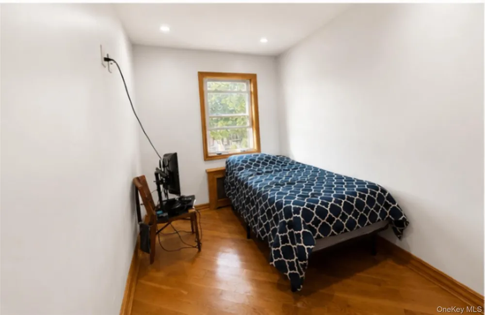 15043 77th Road Flushing, NY 11367