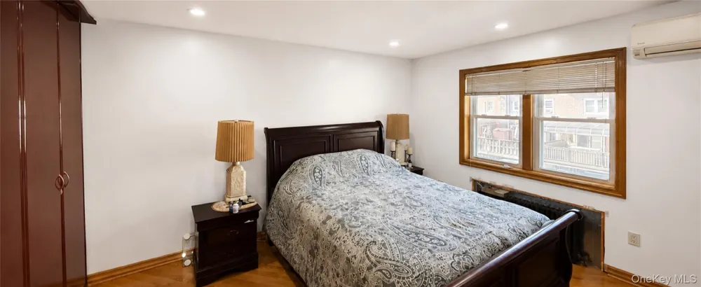 15043 77th Road Flushing, NY 11367