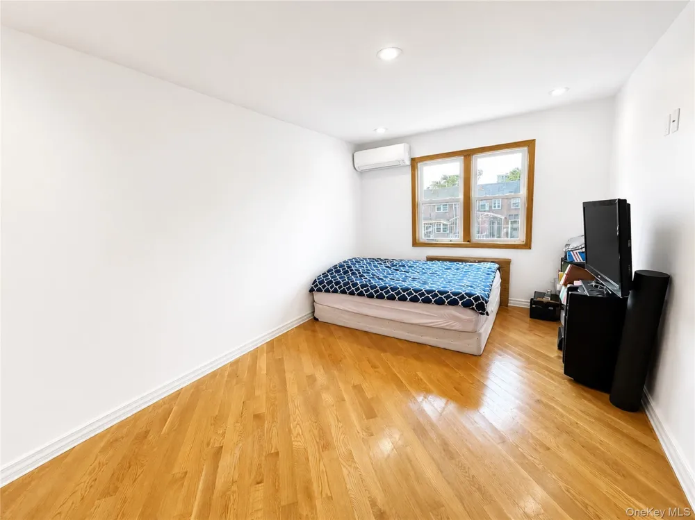 15043 77th Road Flushing, NY 11367
