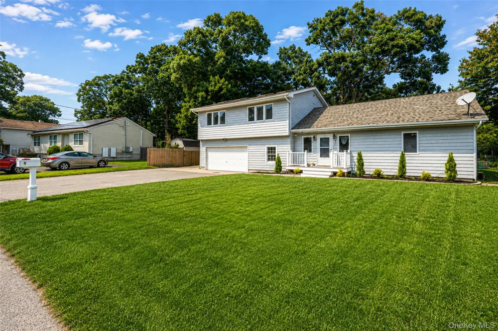 5 Sinclair Street Mastic, NY 11950
