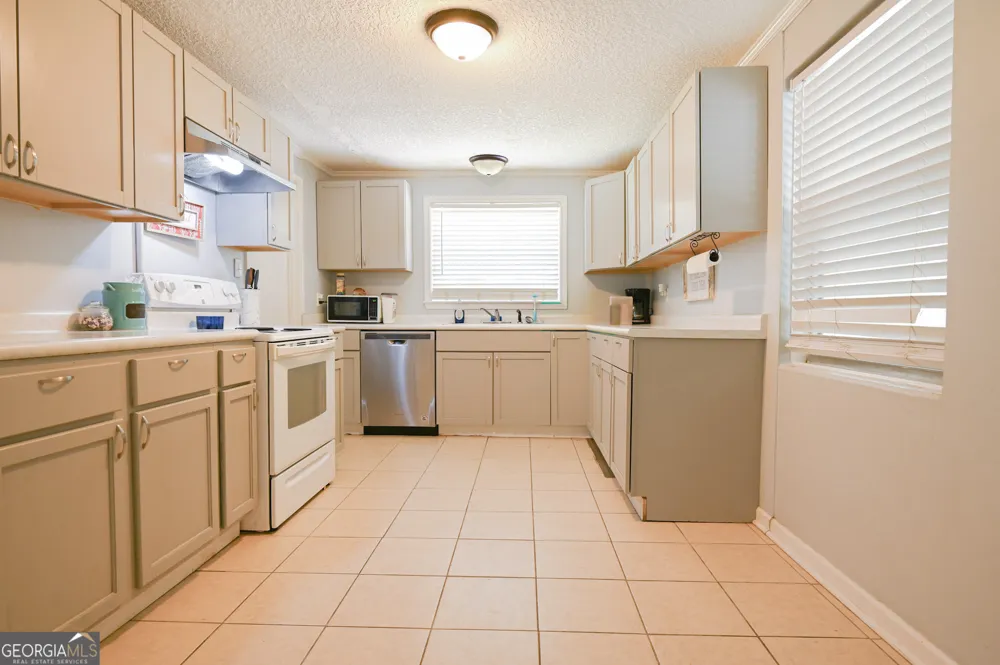610 Poplar ST Waycross, GA 31501