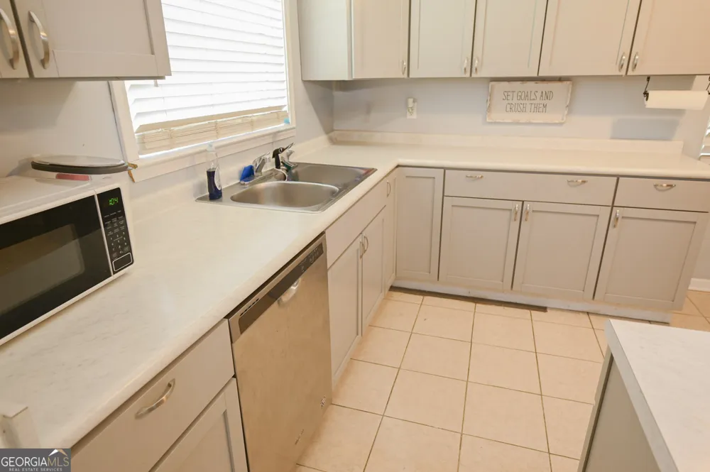 610 Poplar ST Waycross, GA 31501