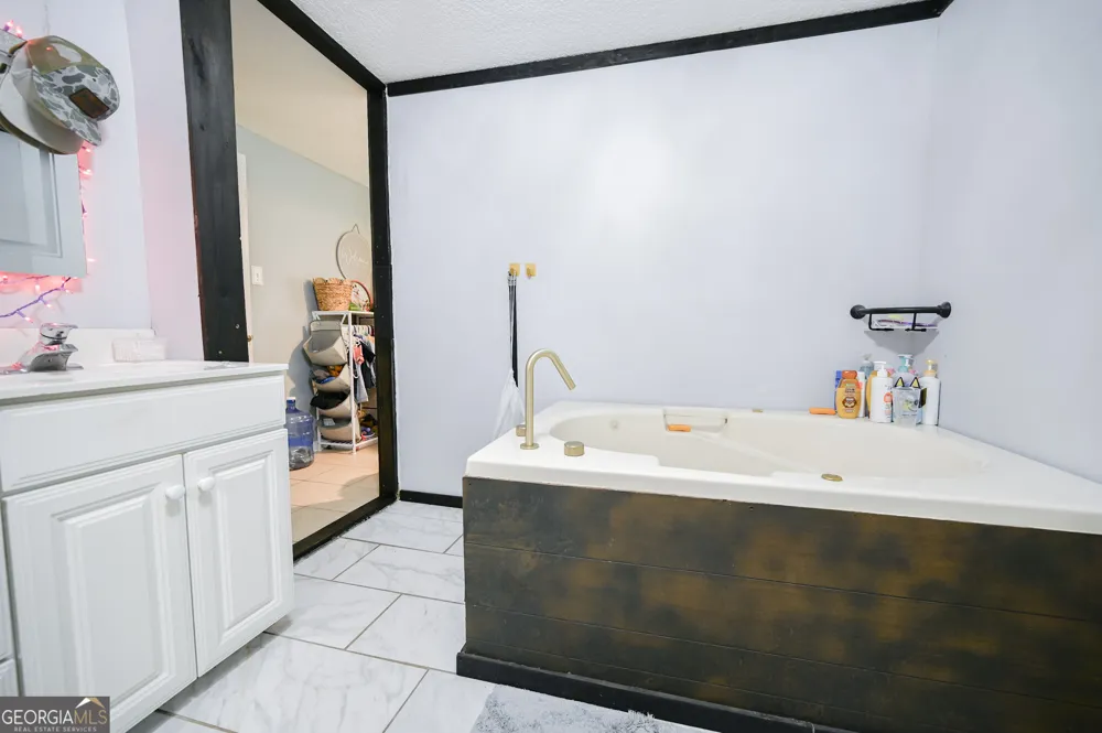 610 Poplar ST Waycross, GA 31501