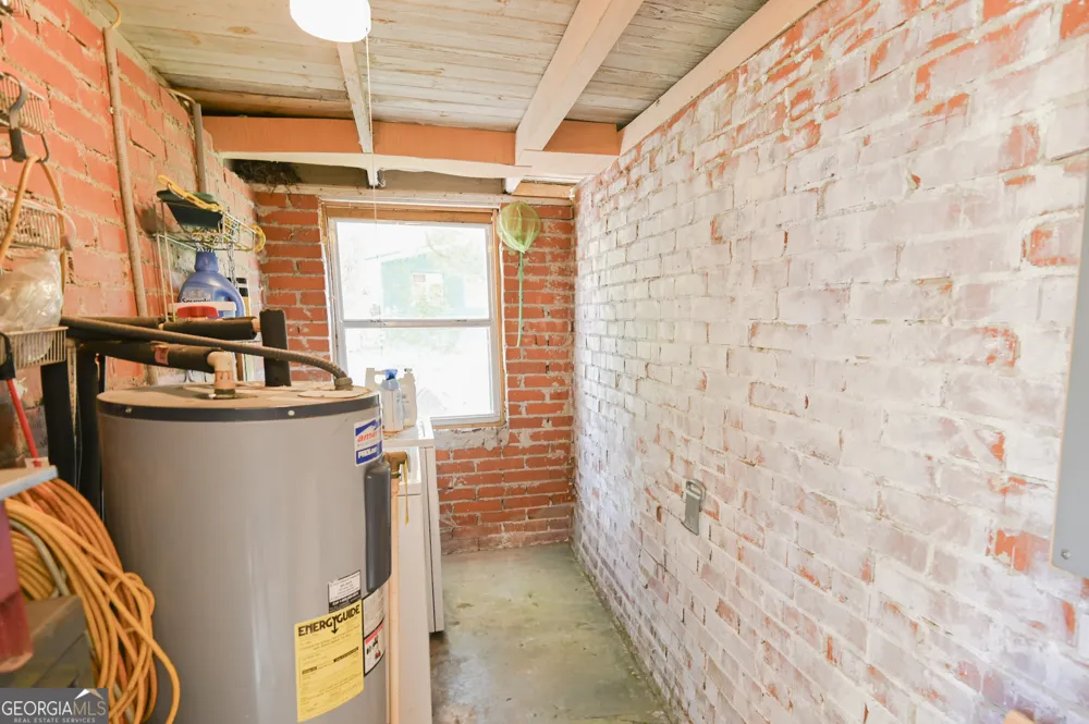 610 Poplar ST Waycross, GA 31501