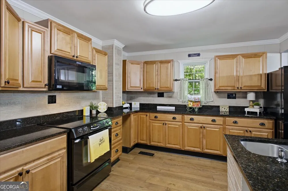 21 River RD Woodland, GA 31836
