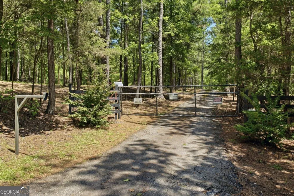 21 River RD Woodland, GA 31836
