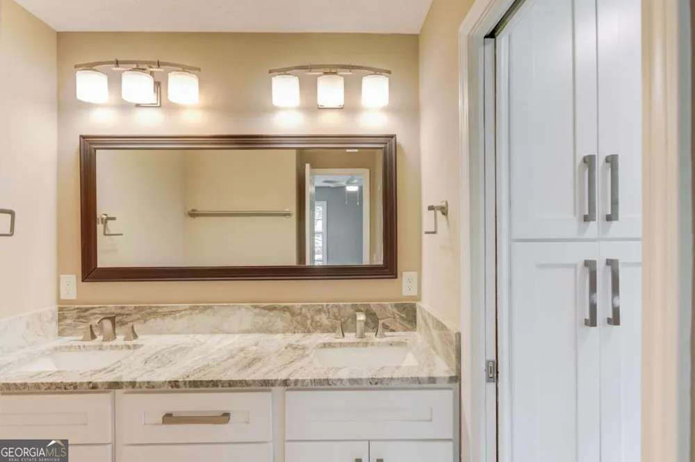 4461 S Roberts DR Sugar Hill, GA 30518
