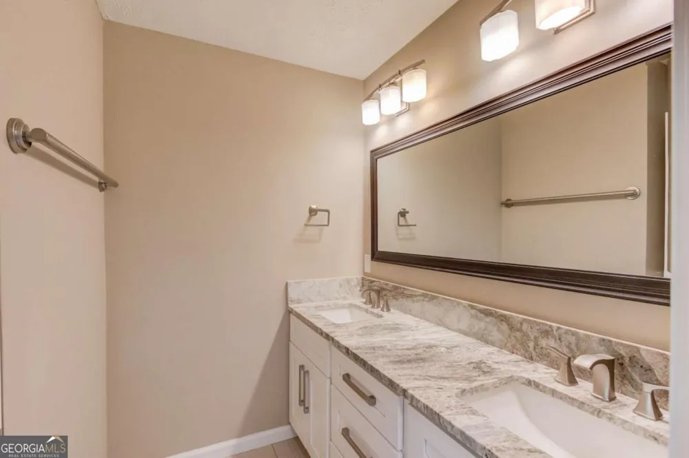 4461 S Roberts DR Sugar Hill, GA 30518