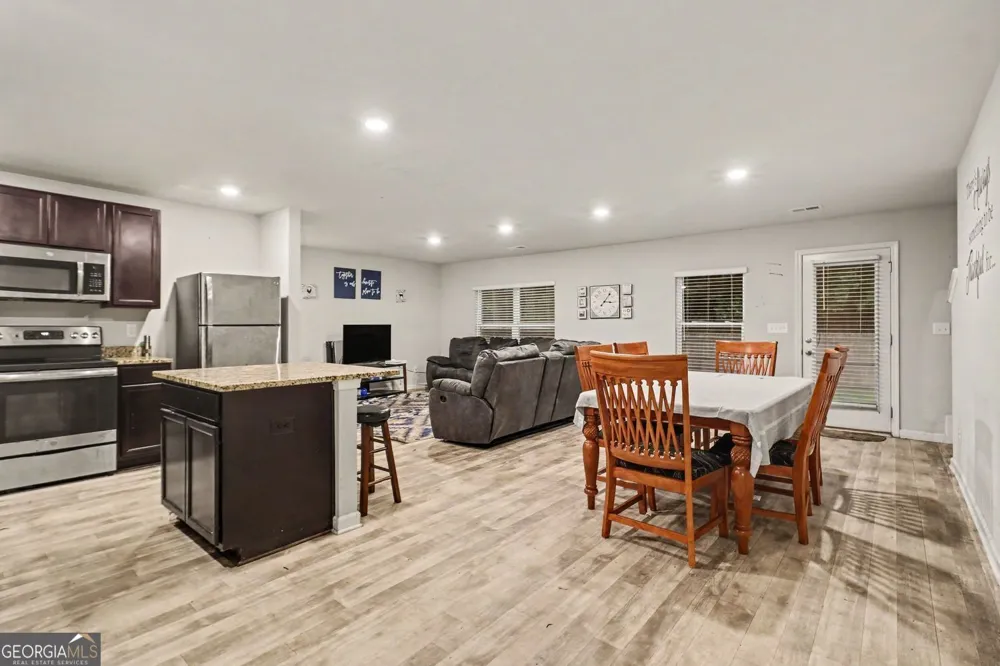 186 Brasch Park DR Grantville, GA 30220