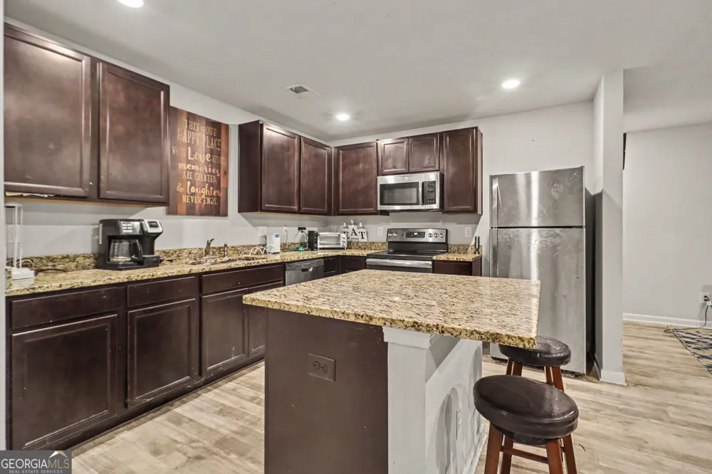 186 Brasch Park DR Grantville, GA 30220