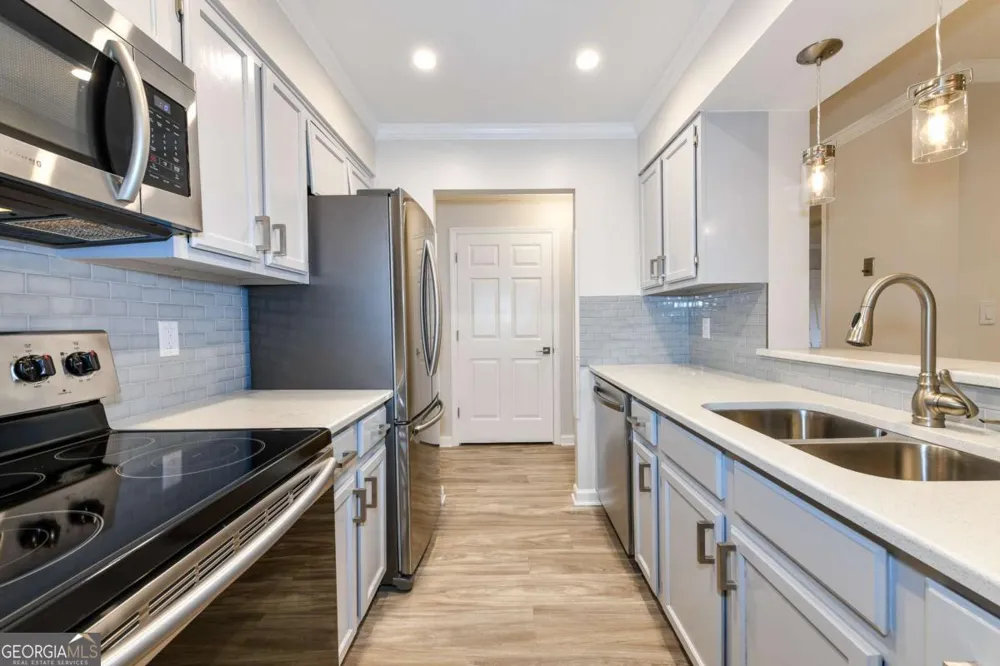 300 Johnson Ferry RD Sandy Springs, GA 30328