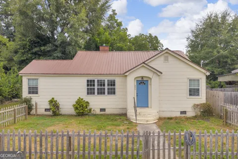 221 Edwards ST