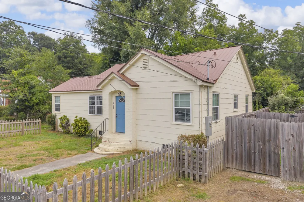 221 Edwards ST Elberton, GA 30635