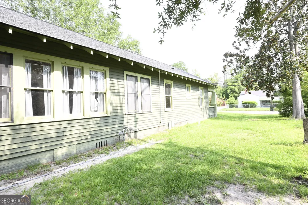 1303 Carswell AVE Waycross, GA 31503