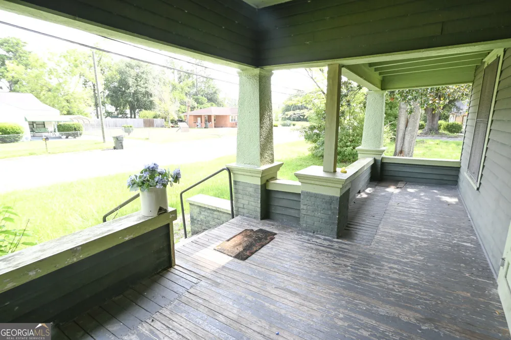 1303 Carswell AVE Waycross, GA 31503