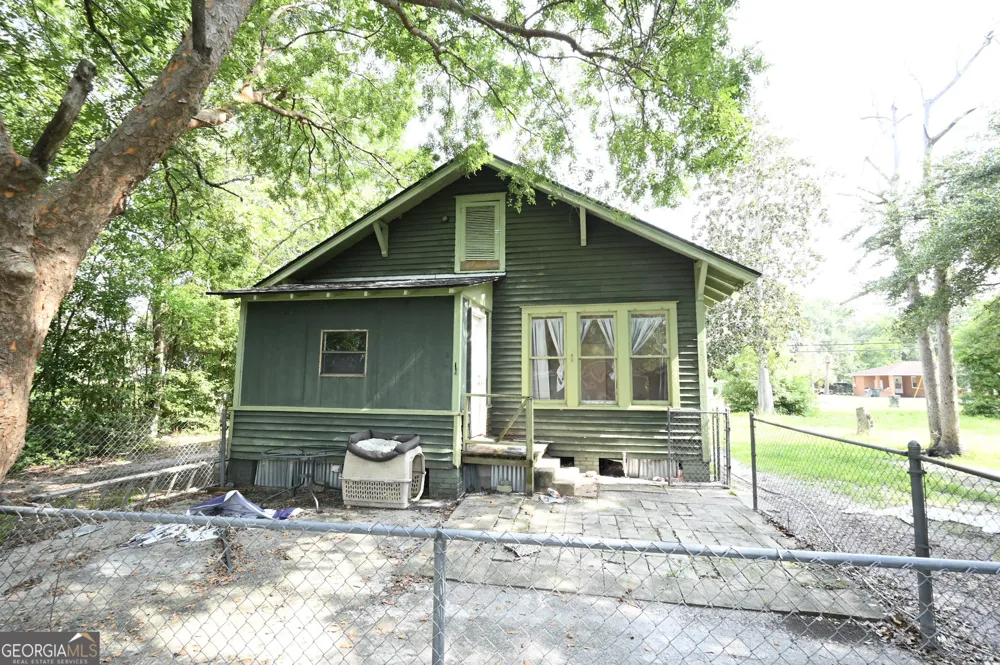 1303 Carswell AVE Waycross, GA 31503