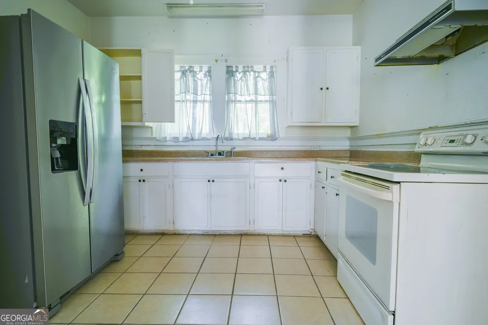 1303 Carswell AVE Waycross, GA 31503