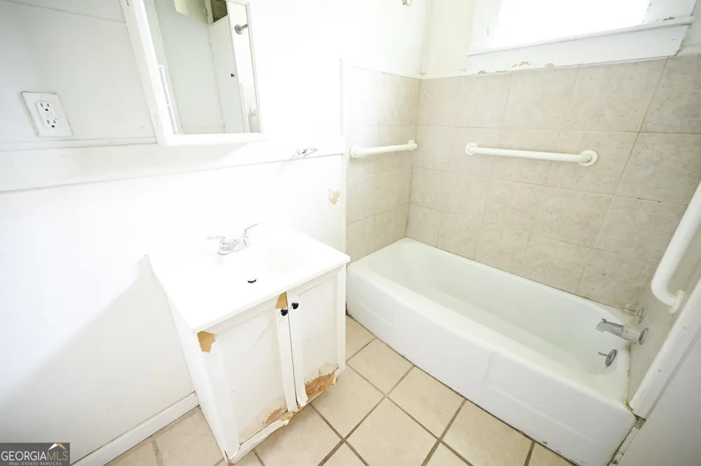 1303 Carswell AVE Waycross, GA 31503