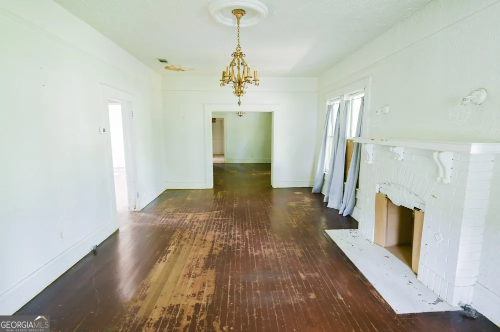 1303 Carswell AVE Waycross, GA 31503