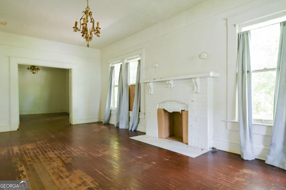 1303 Carswell AVE Waycross, GA 31503