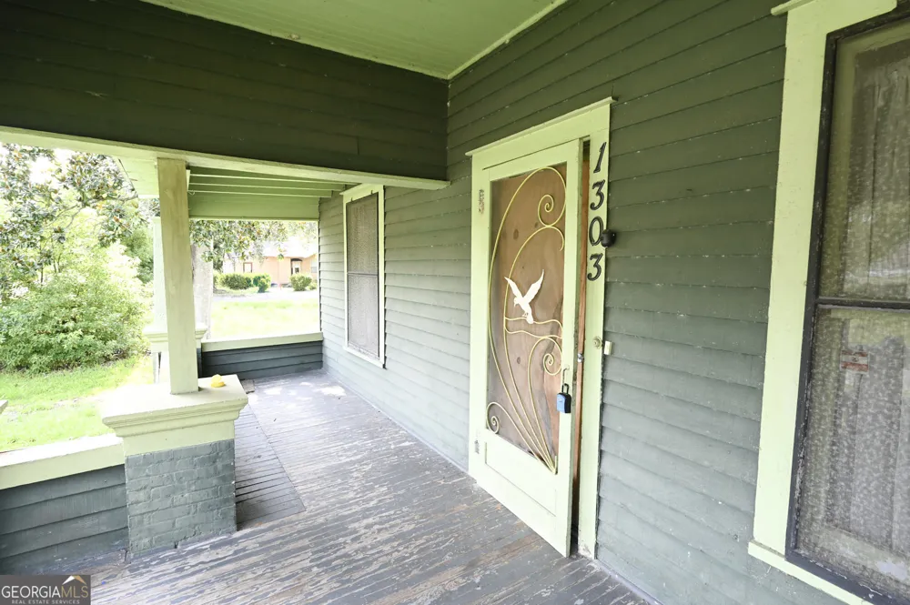 1303 Carswell AVE Waycross, GA 31503