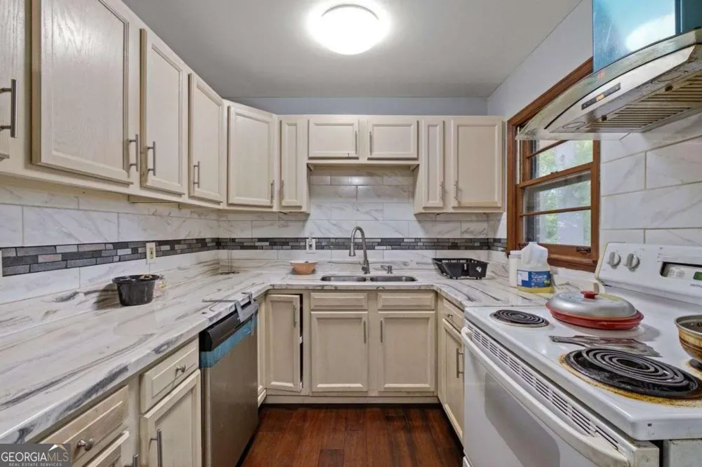 4642 Bartlett RD Forest Park, GA 30297