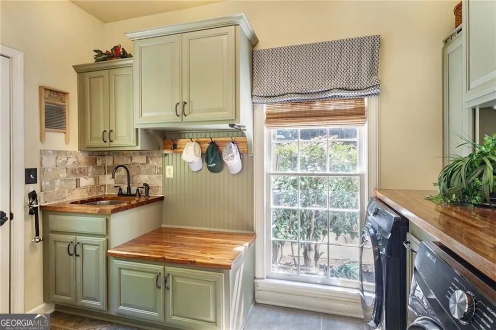 5825 Plantation DR Roswell, GA 30075