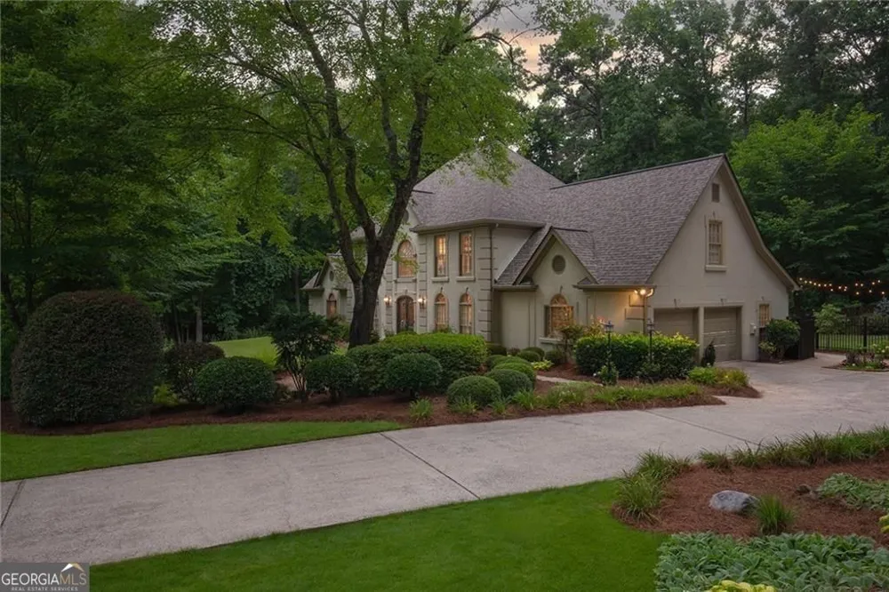 5825 Plantation DR Roswell, GA 30075