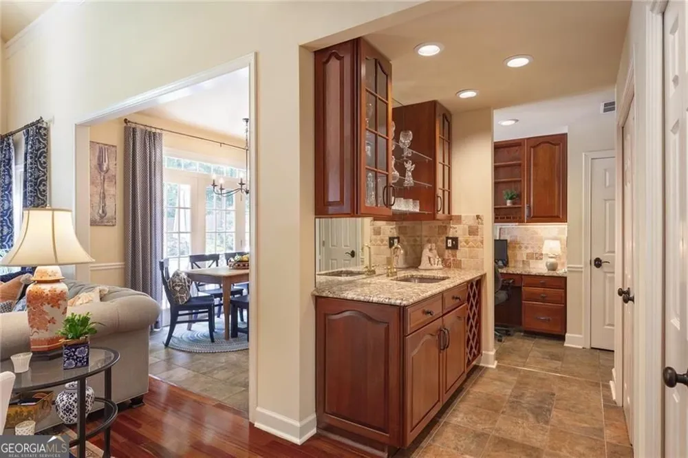 5825 Plantation DR Roswell, GA 30075