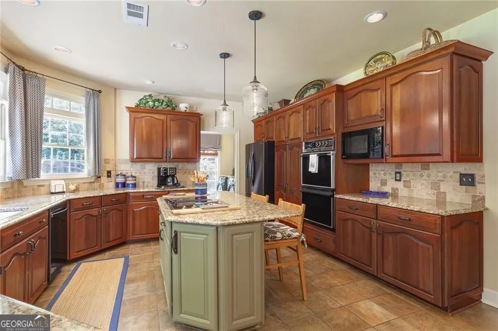 5825 Plantation DR Roswell, GA 30075