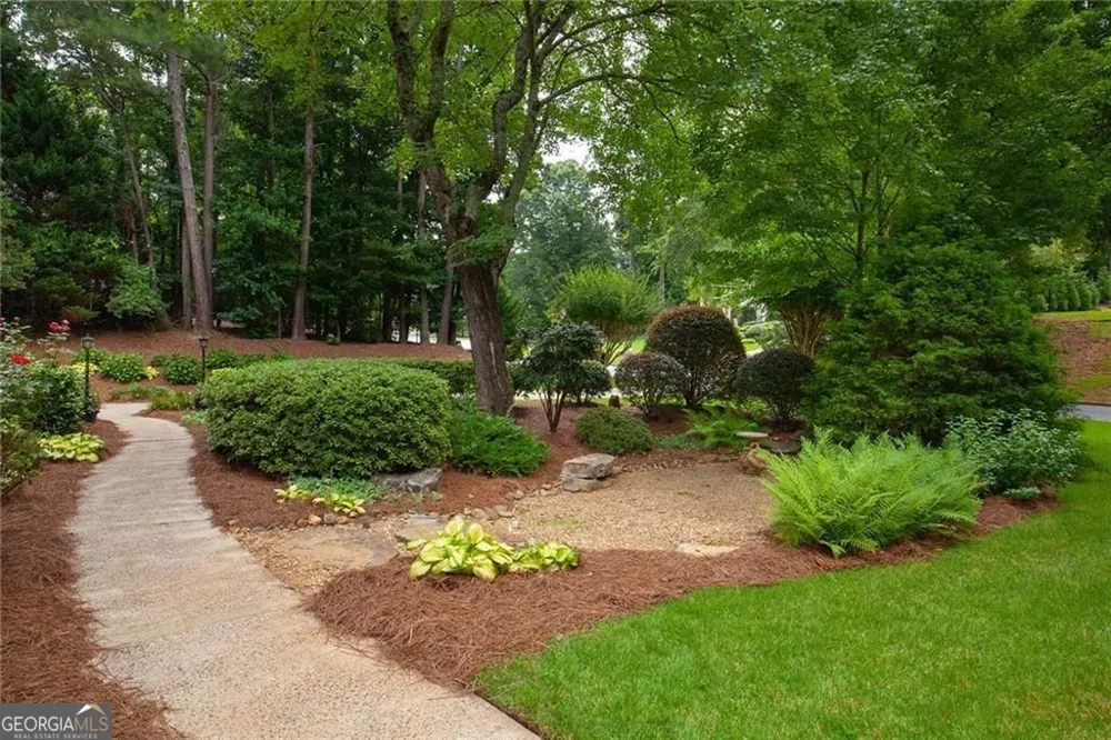 5825 Plantation DR Roswell, GA 30075
