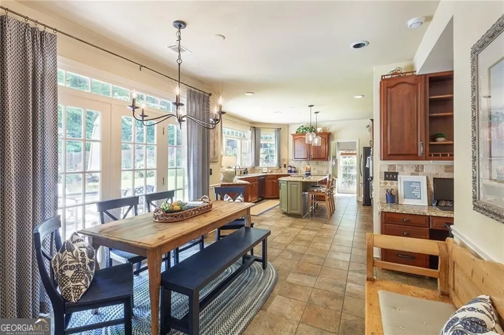5825 Plantation DR Roswell, GA 30075