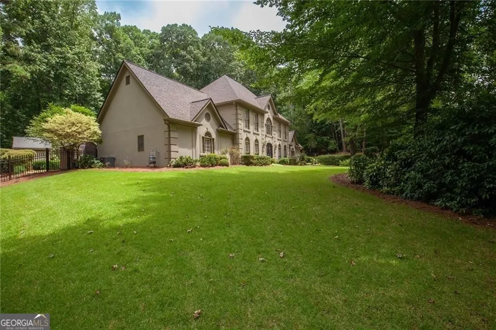 5825 Plantation DR Roswell, GA 30075