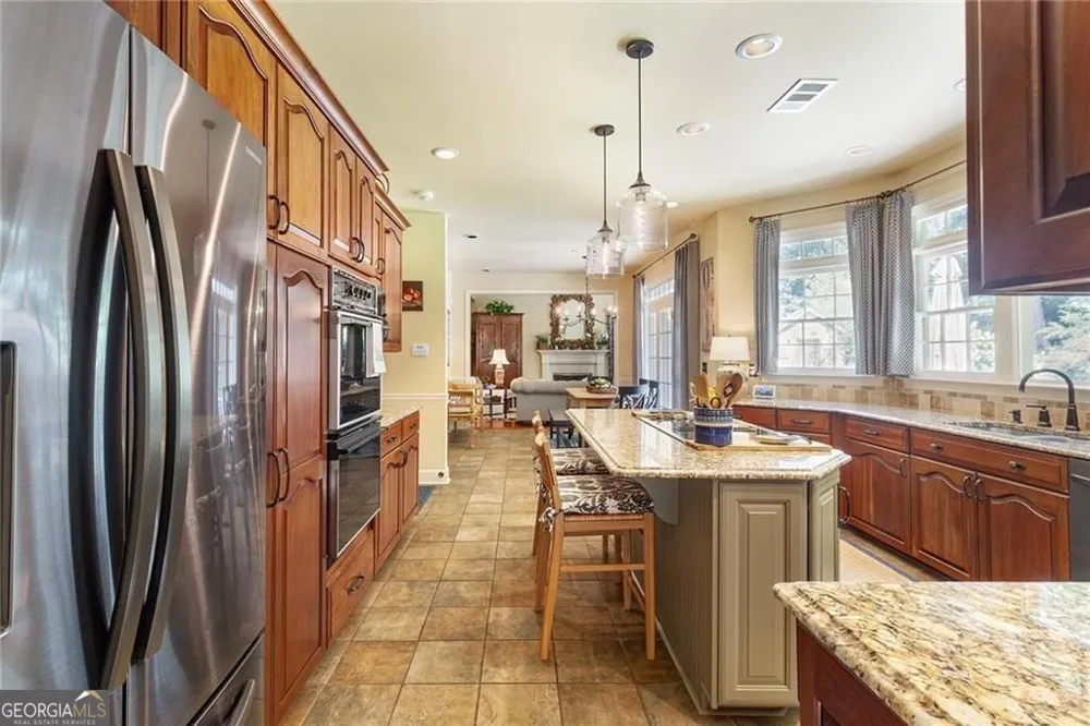 5825 Plantation DR Roswell, GA 30075