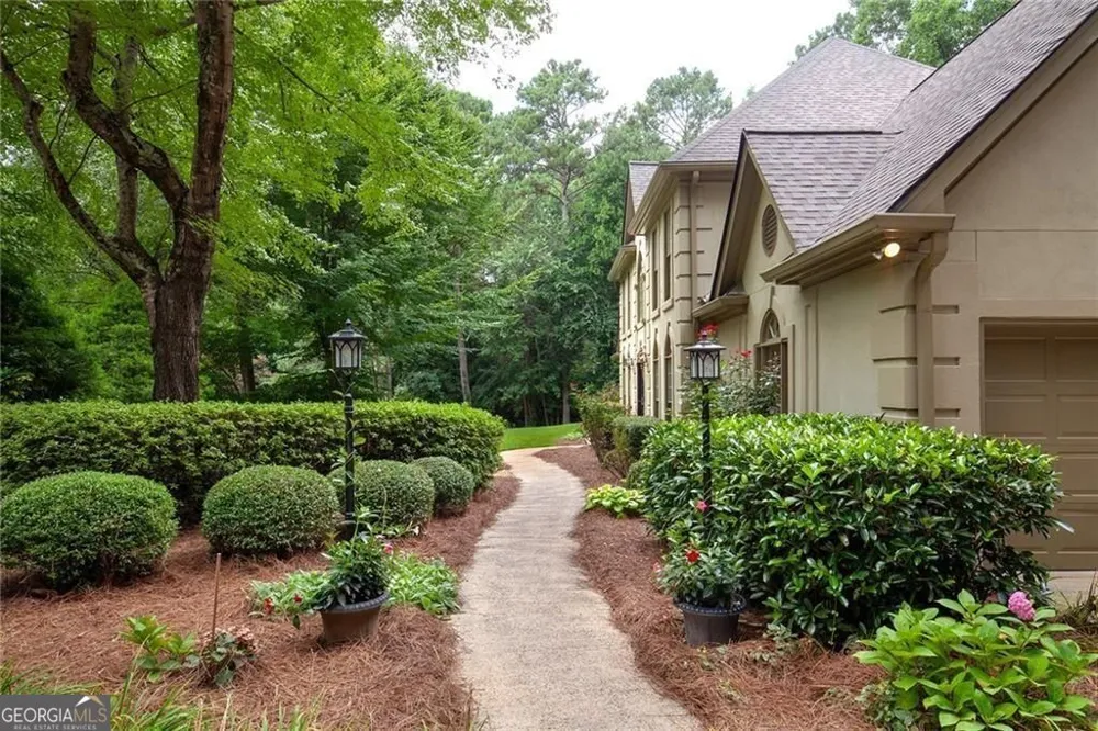 5825 Plantation DR Roswell, GA 30075