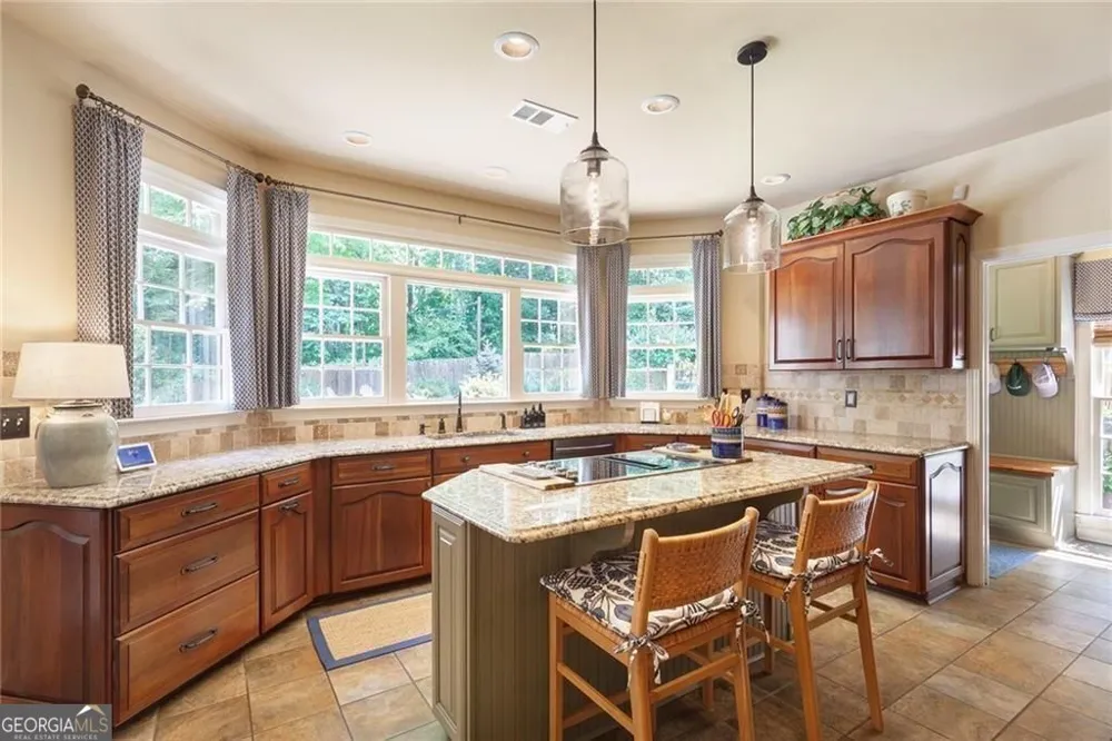 5825 Plantation DR Roswell, GA 30075