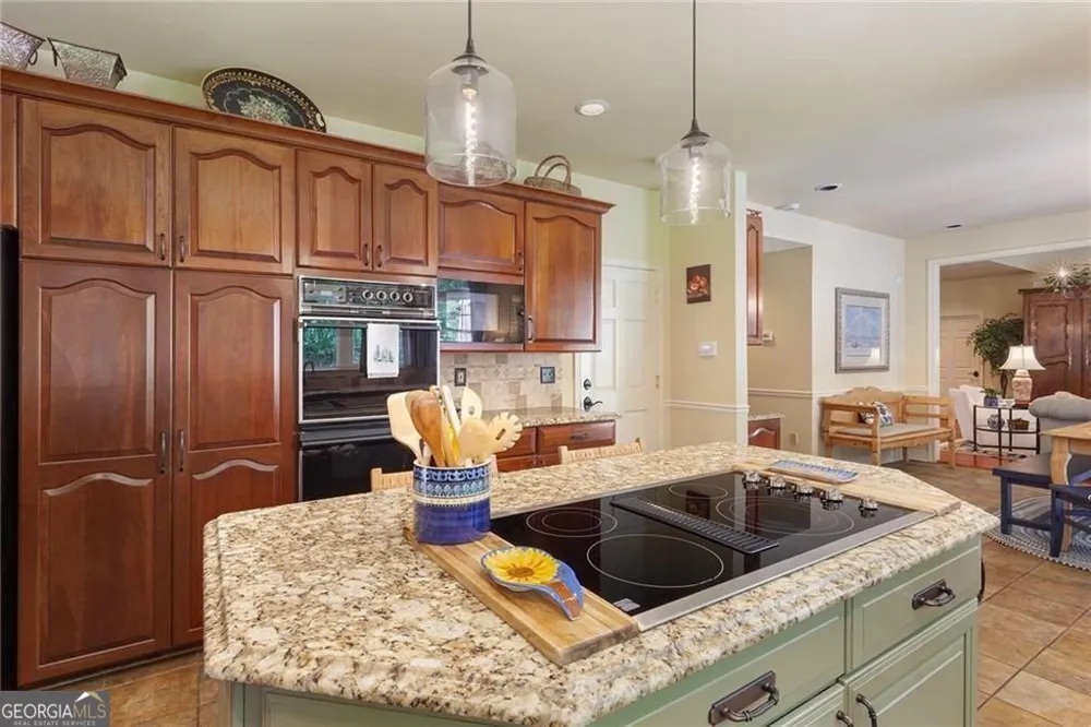 5825 Plantation DR Roswell, GA 30075