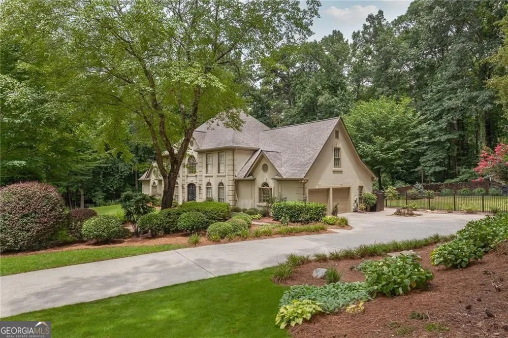 5825 Plantation DR Roswell, GA 30075