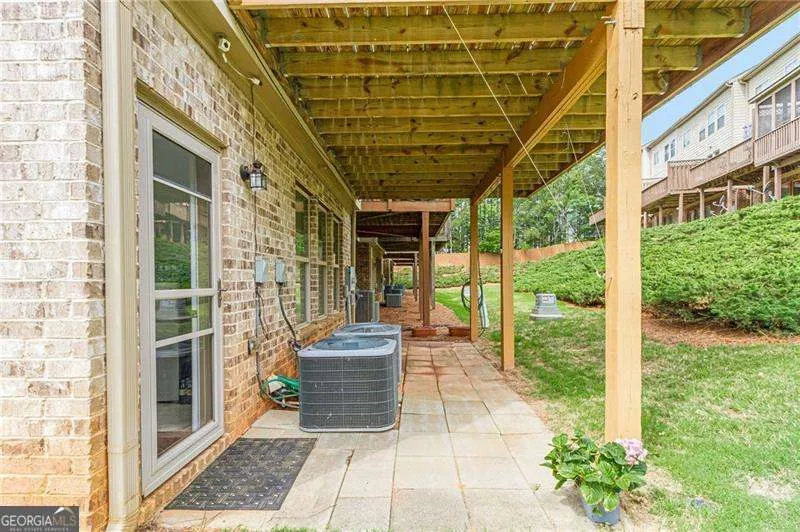 284 Autry Mill LN Suwanee, GA 30024