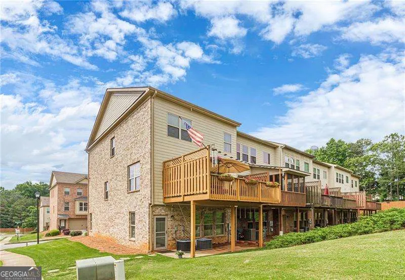 284 Autry Mill LN Suwanee, GA 30024