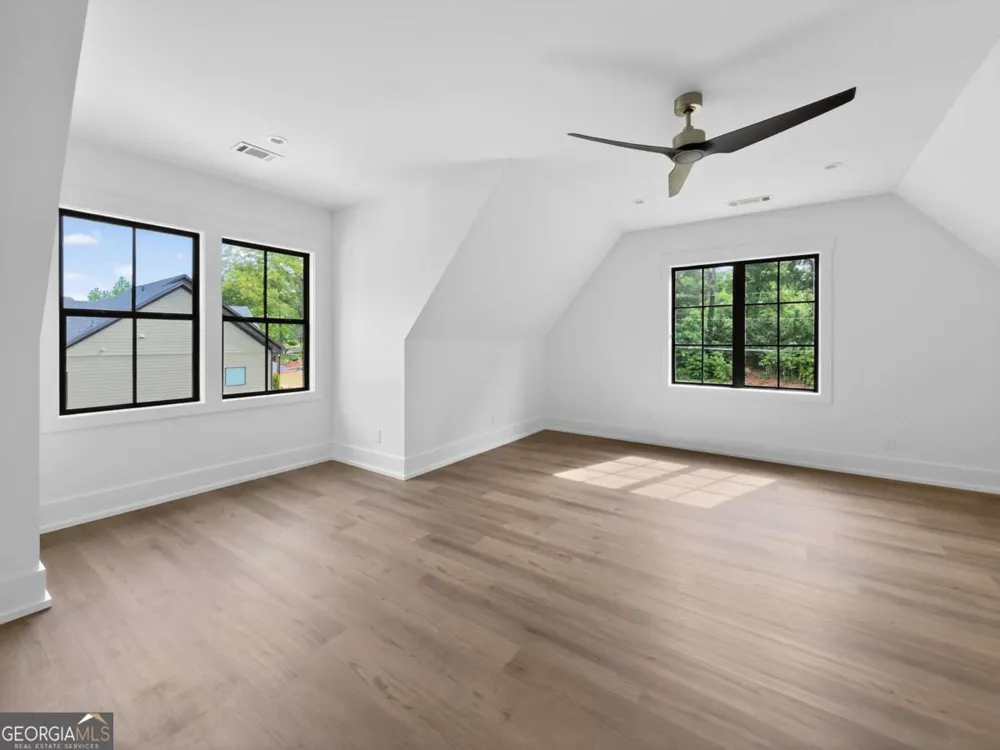 542A Palm ST Holly Springs, GA 30115
