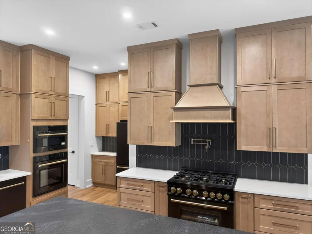 542A Palm ST Holly Springs, GA 30115