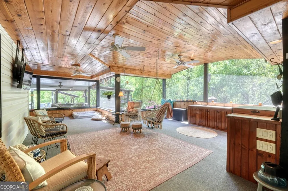710 Town Mountain RD Hayesville, NC 28904