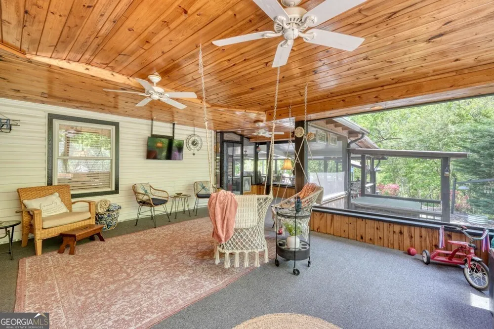 710 Town Mountain RD Hayesville, NC 28904