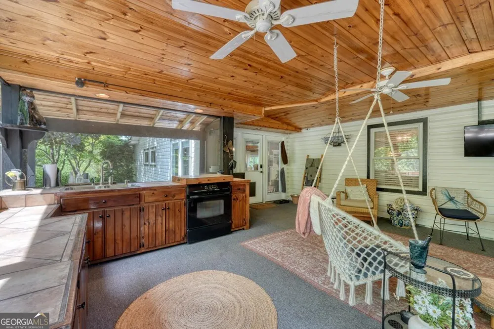 710 Town Mountain RD Hayesville, NC 28904