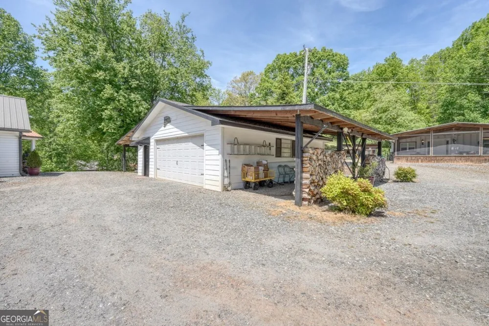 710 Town Mountain RD Hayesville, NC 28904