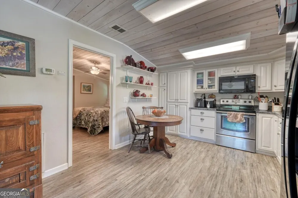 710 Town Mountain RD Hayesville, NC 28904