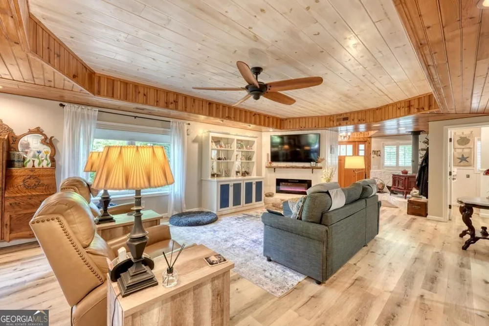 710 Town Mountain RD Hayesville, NC 28904