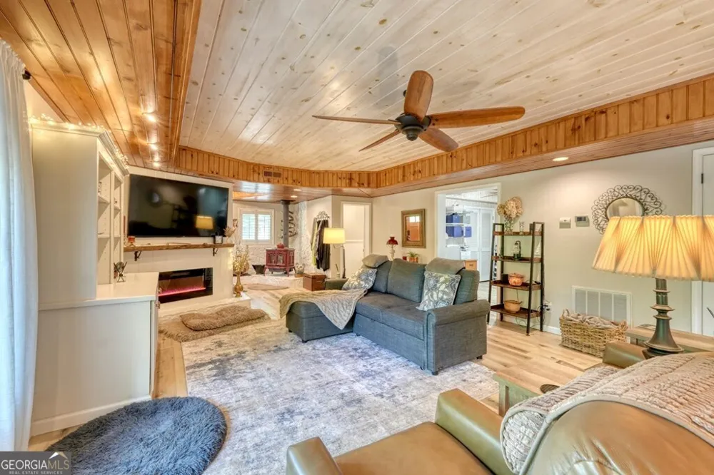 710 Town Mountain RD Hayesville, NC 28904