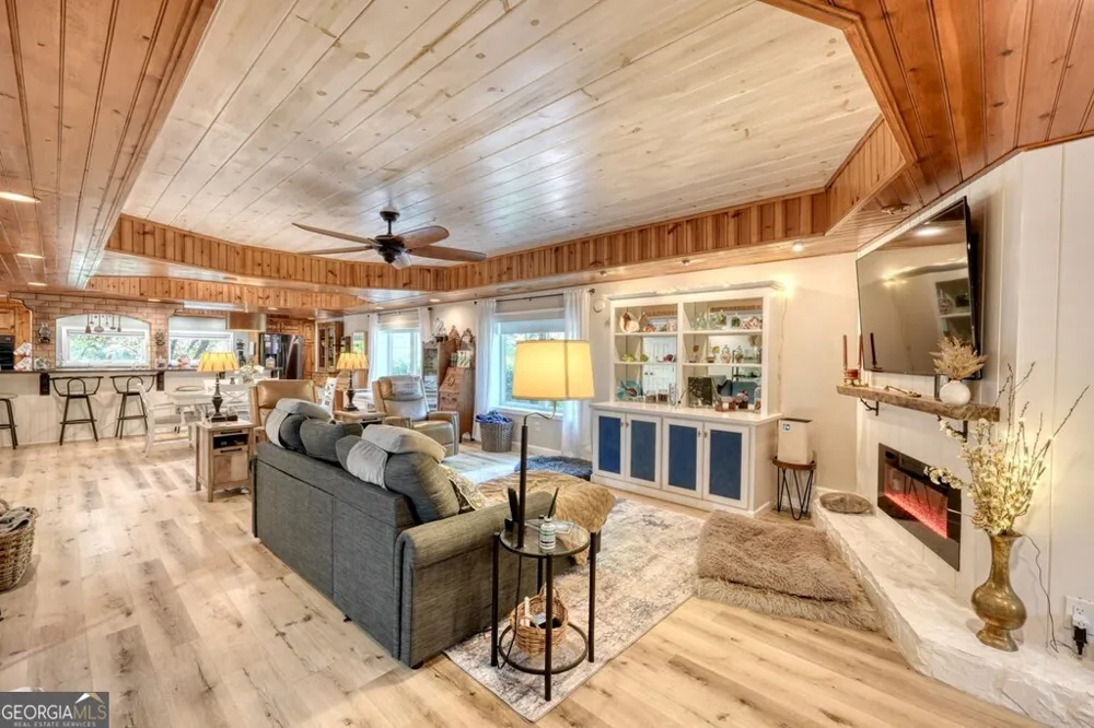 710 Town Mountain RD Hayesville, NC 28904